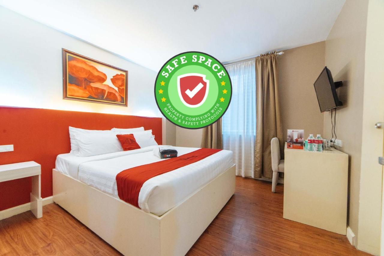 Reddoorz Plus At Hotel Metro Калибо Экстерьер фото