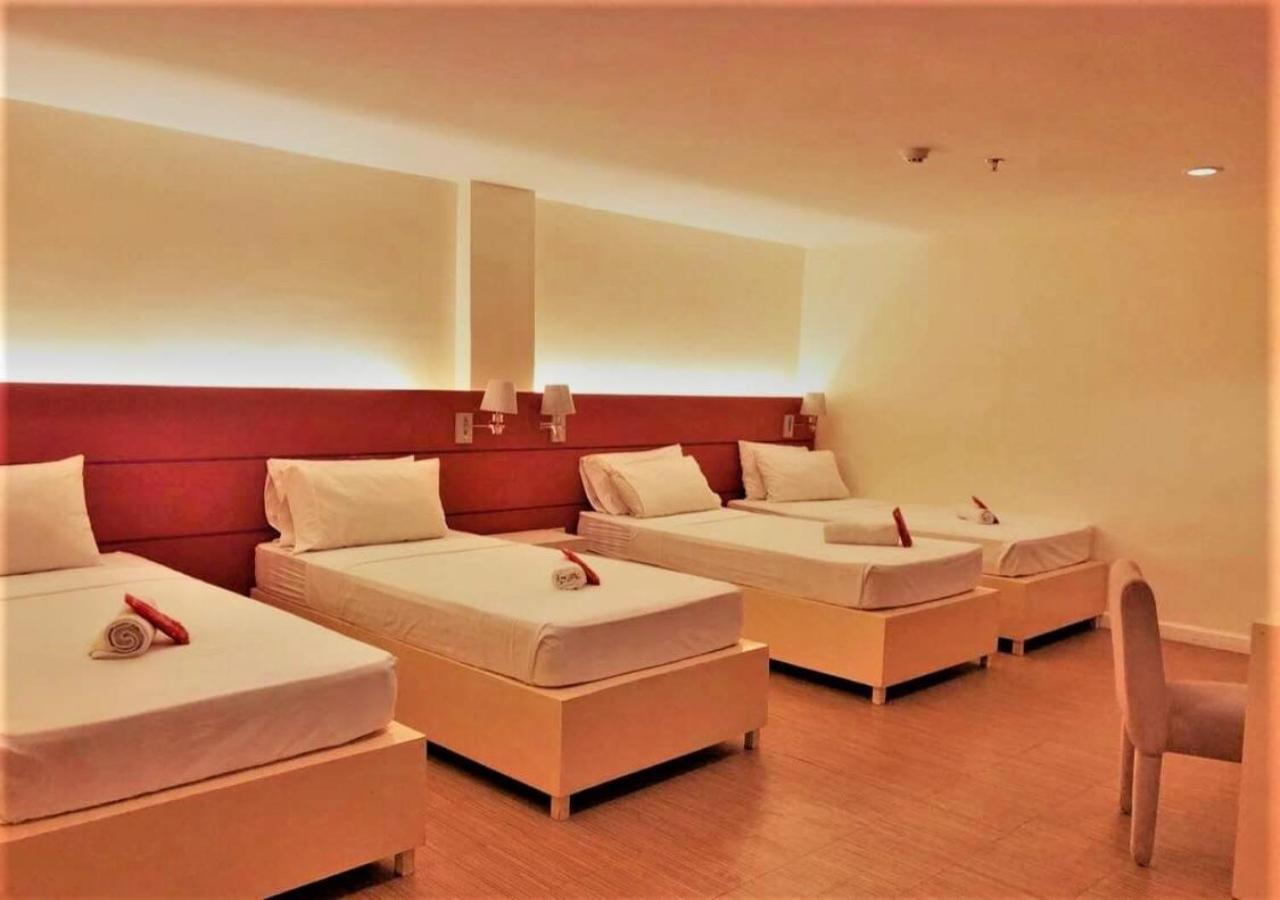 Reddoorz Plus At Hotel Metro Калибо Номер фото