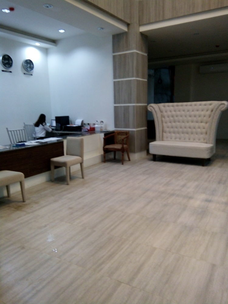 Reddoorz Plus At Hotel Metro Калибо Экстерьер фото
