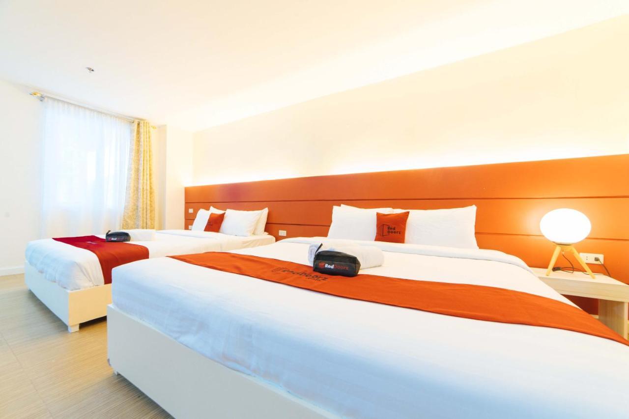 Reddoorz Plus At Hotel Metro Калибо Экстерьер фото