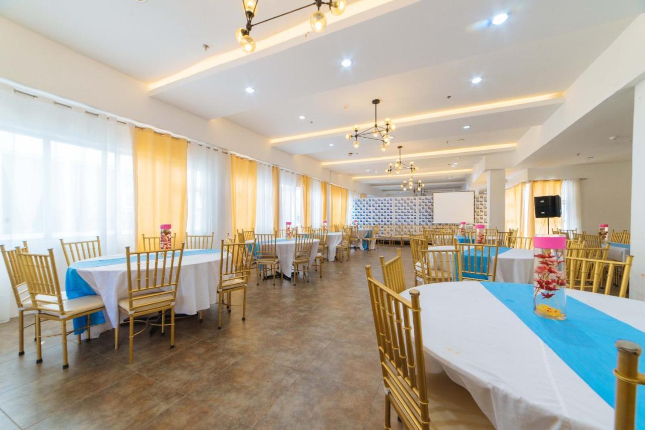 Reddoorz Plus At Hotel Metro Калибо Экстерьер фото